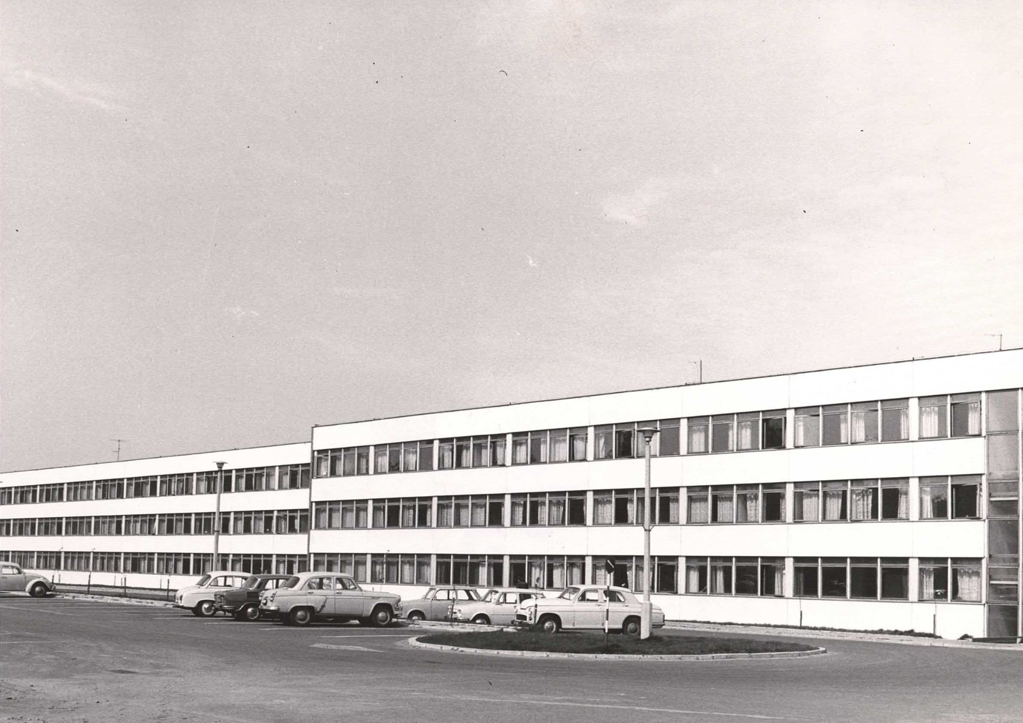 Gmach Wydziału Humanistycznego UG, lata 70. XX wieku Źródło: Zbiór fotografii Archiwum Uniwersytetu Gdańskiego