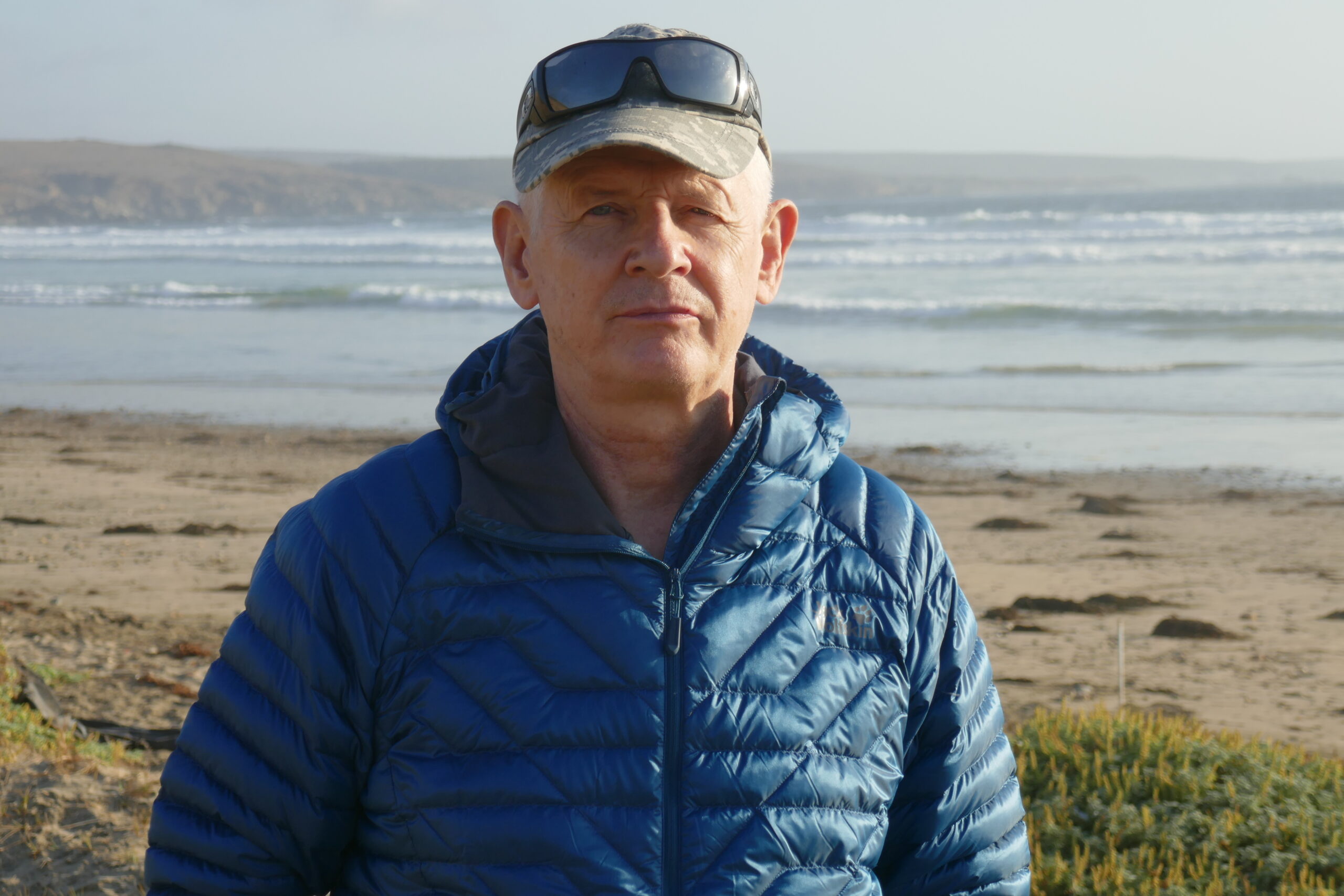 Profesor Witold Cieślikiewicz, kierownik projektu eCUDO.pl z ramienia UG (Autoportret, Chile 2019).
