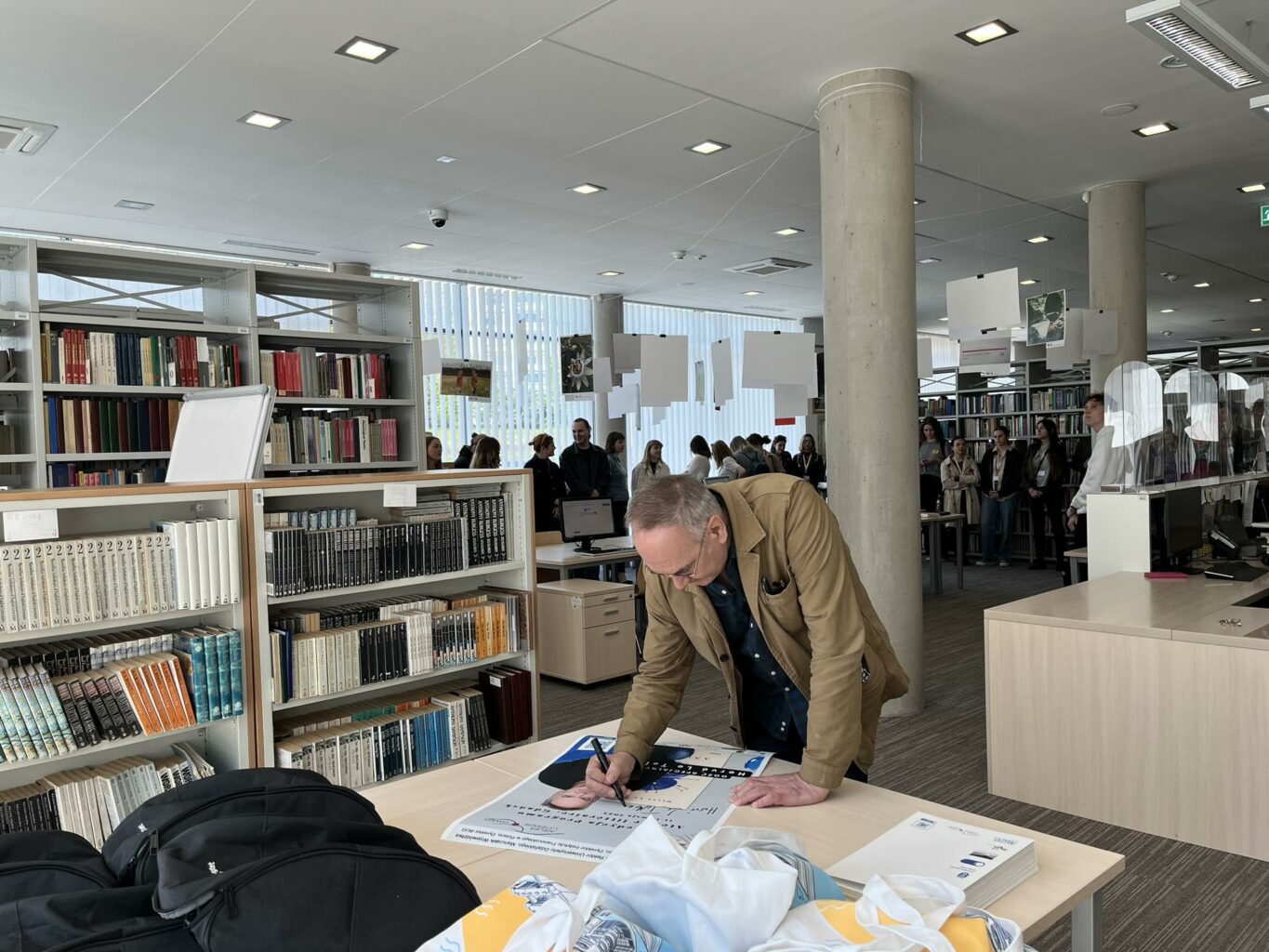 Hervé Le Tellier,
zwycięzca Prix Goncourt, 
z wizytą w Bibliotece UG (Fot. Małgorzata Śleszyńska).