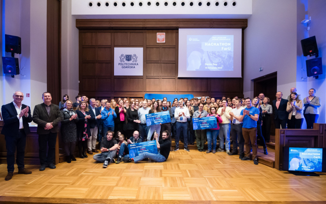 Współpraca, mentoring i rywalizacja. Relacja z pierwszego Hackathonu FarU