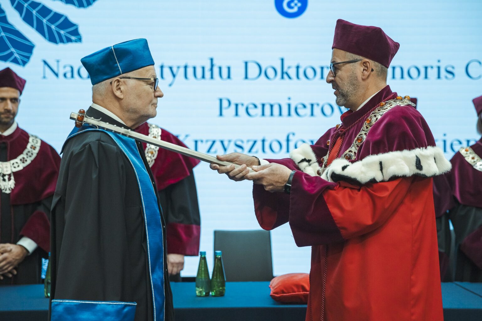 Promowanie 
Jana Krzysztofa Bieleckiego 
na doktora honoris causa UG
(Fot. Alan Stocki/UG).
