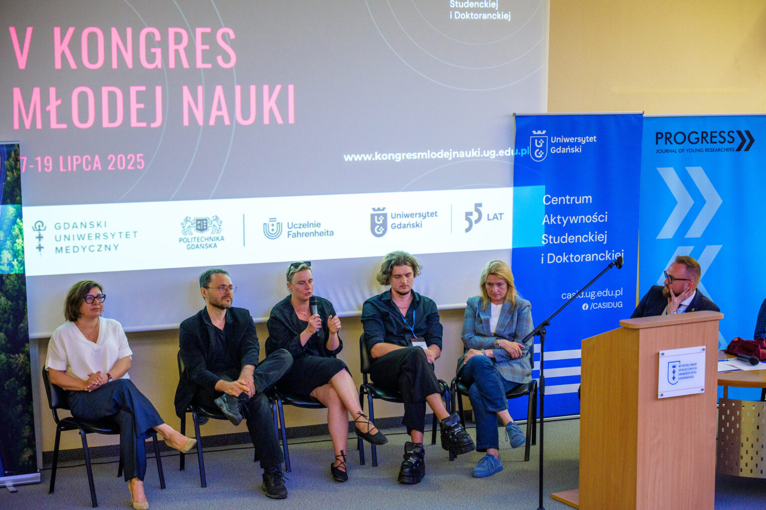Panel dyskusyjny pt. „Nie tylko nauka:
dobrostan psychiczny i wypalenie
w akademii”
( Fot. archiwum CASiD).