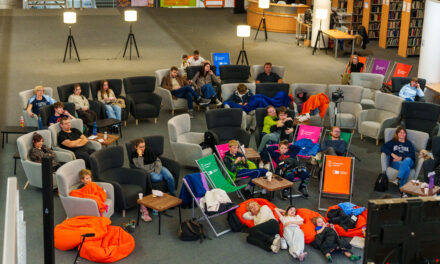 Noc pełna książek, rozmów i dobrej zabawy w Bibliotece UG