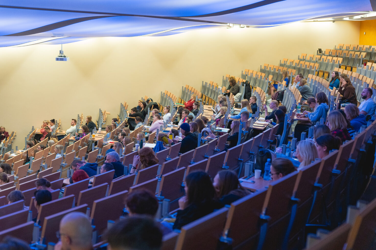 Relacja z konferencji „Solidarni w kryzysie. Każdy ma prawo do słabości” (Fot. archiwum CASiD).