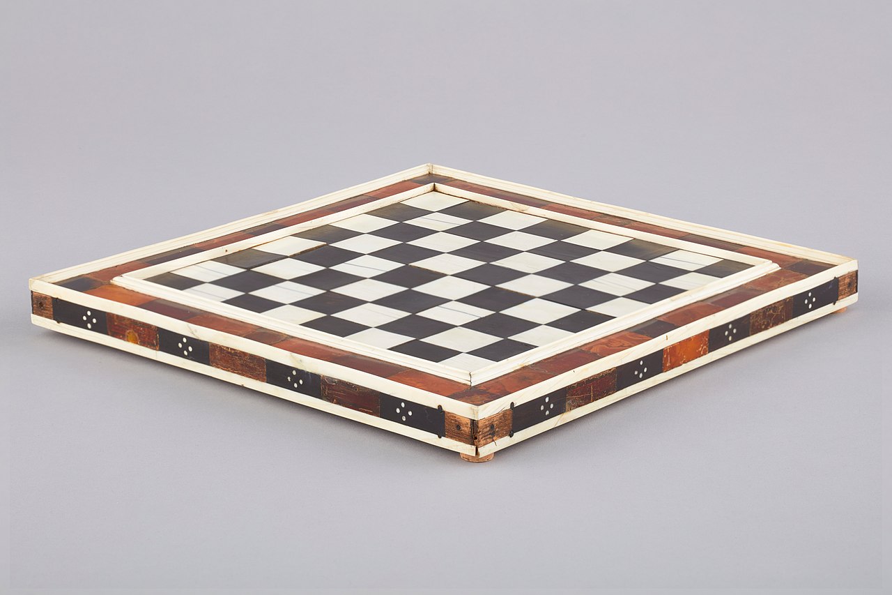  Szachownica podarowana 
przez Hieronima Wołłowicza 
królowi Zygmuntowi III Wazie 
w 1608 roku
 (Fot. ze zbiorów cyfrowych 
Zamku Królewskiego na Wawelu).
