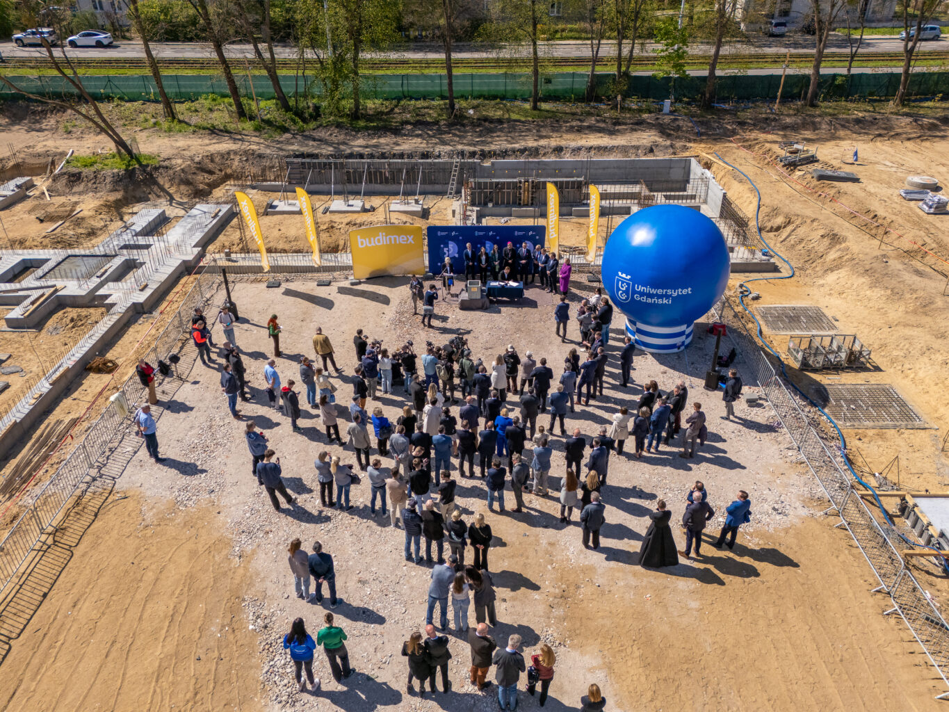 Uroczystość podpisania   i symbolicznego wmurowania   aktu erekcyjnego budowy   Centrum Sportowego UG Fot. Bartłomiej Jętczak/CKiP UG