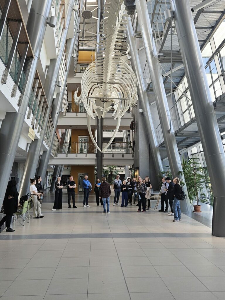 Zwiedzanie Wydziału Biologii UG
 (Fot. archiwum UG).