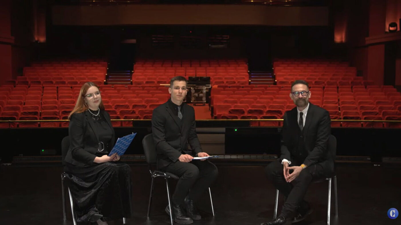 Jerzy Snakowski
i studenci filologii polskiej:
Justyna Martela
i Nikodem Szelbracikowski
(Fot. Centrum Filmowe UG
im. Andrzeja Wajdy).