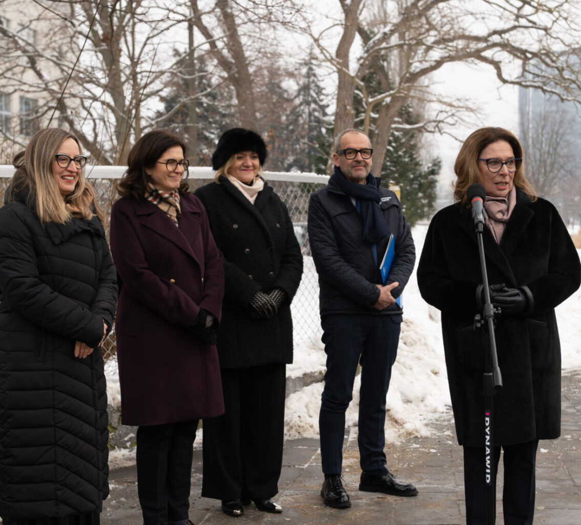 Uroczystość odsłonięcia tablicy z nazwą ulicy prof. Marii Janion Fot. Bartłomiej Jętczak/CKiP UG
