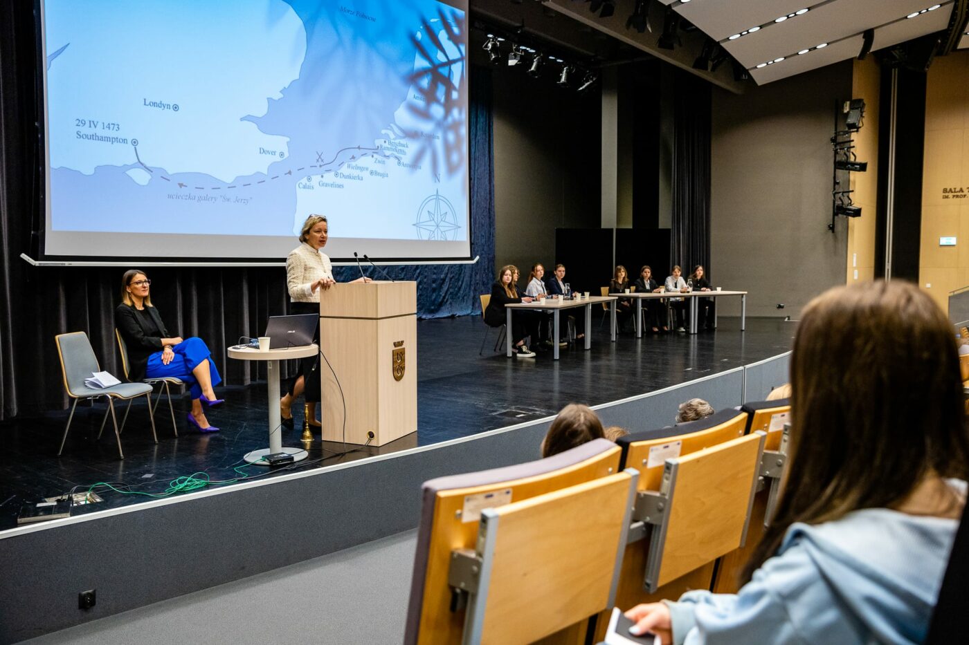 Debata oksfordzka „Paul Beneke: kaper czy pirat?” w Sali Teatralnej im. Profesora Jerzego Limona na Wydziale Filologicznym UG, zorganizowana przez Centrum Badań Memlingowskich UG we współpracy z Uniwersyteckim Liceum Ogólnokształcącym im. Pawła Adamowicza w Gdańsku, 11 maja 2023 Fot. Alan Stocki