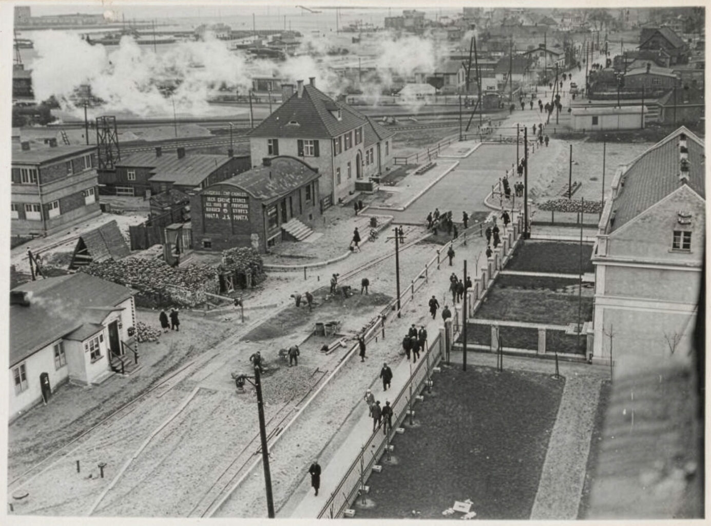 Ulica Centralna (dzisiejsza Chrzanowskiego) łącząca port  
z miastem w budowie
(Fot. ze zbiorów Archiwum Państwowego w Gdańsku  
Oddział w Gdyni).