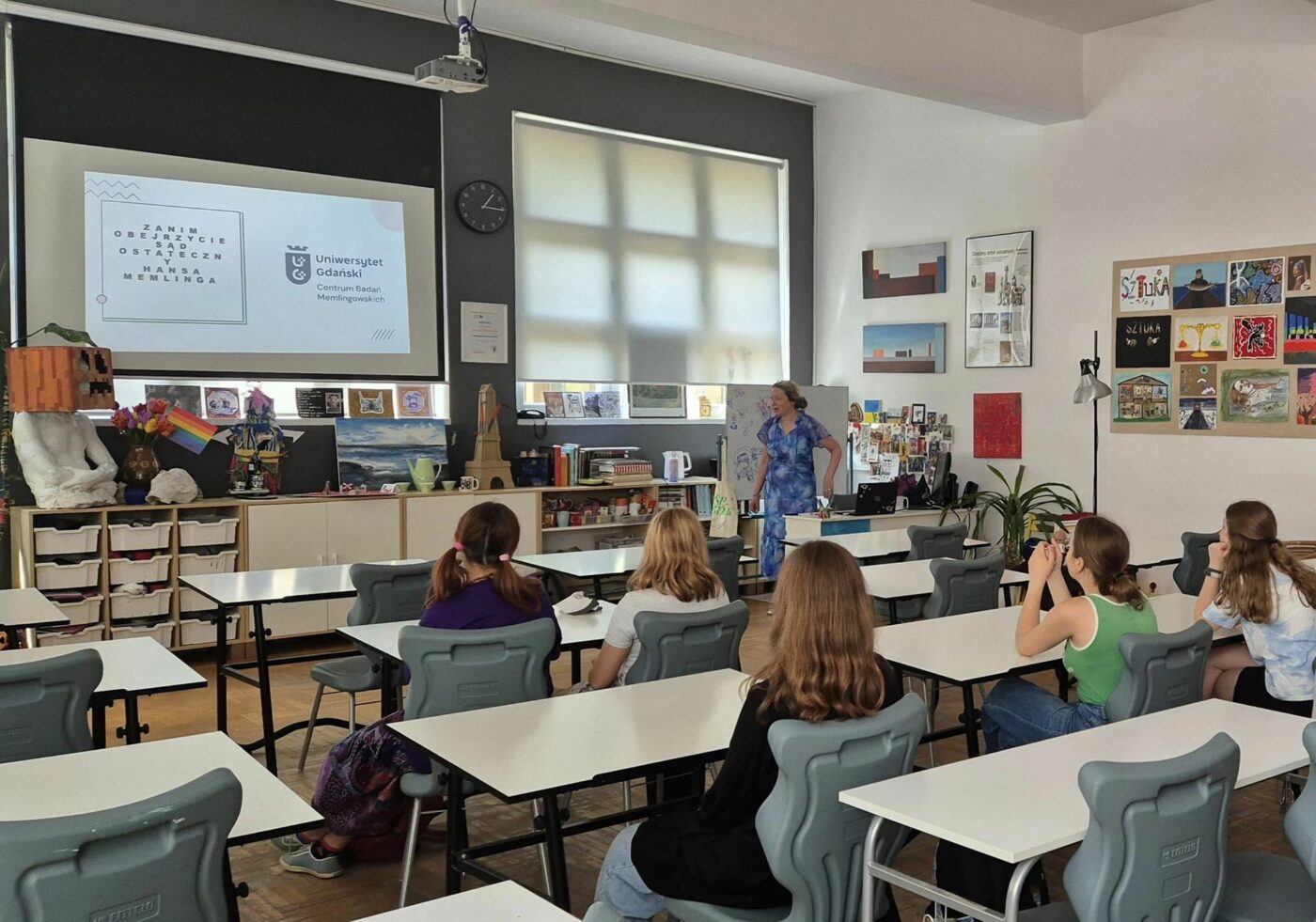 Spotkanie prof. Beaty Możejko z uczniami i uczennicami
XIX LO im. Mariana Mokwy w Gdańsku w ramach cyklu
„Lekcja z Pasją – wokół Memlinga”, 3 czerwca 2024
Fot. Magdalena Janiszewska
