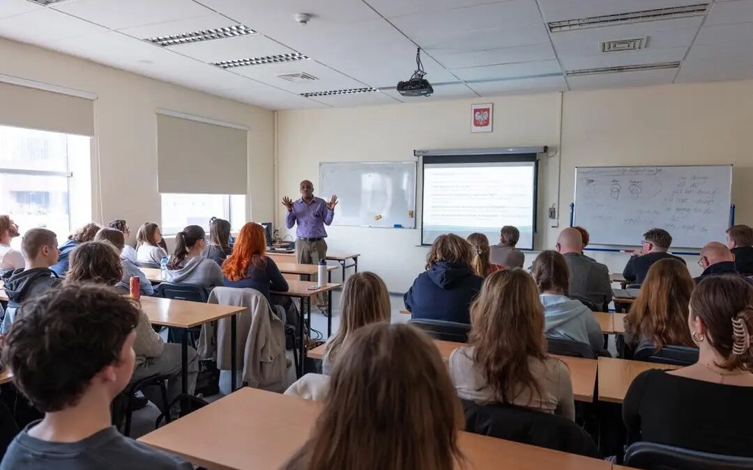 Współpraca Wydziału Nauk Społecznych z uniwersytetami w Afryce. Wizyta dr. Samuela M. Mwangiego z Kenyatta University w Nairobi