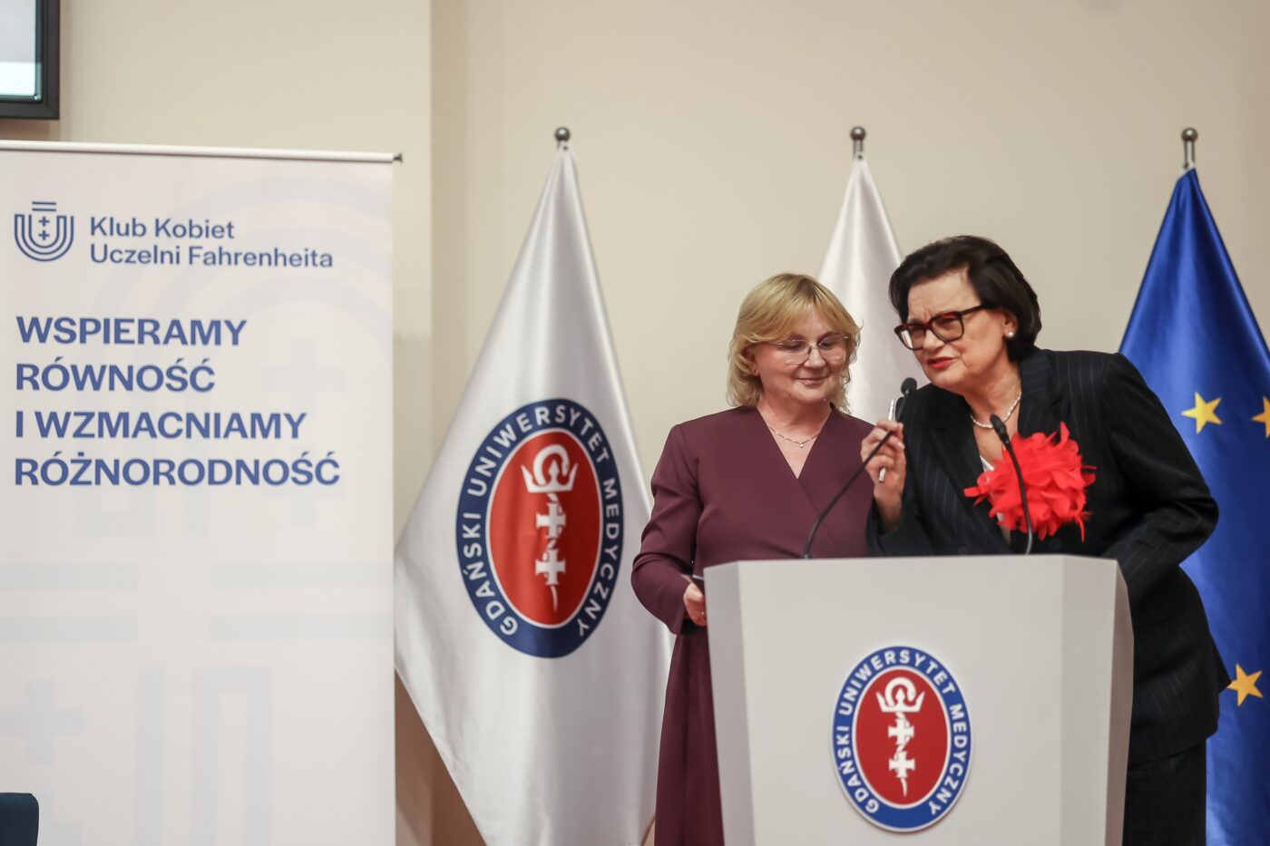 Powitanie gości przez prof. Ewę Łojkowską i prof. Małgorzatę Myśliwiec