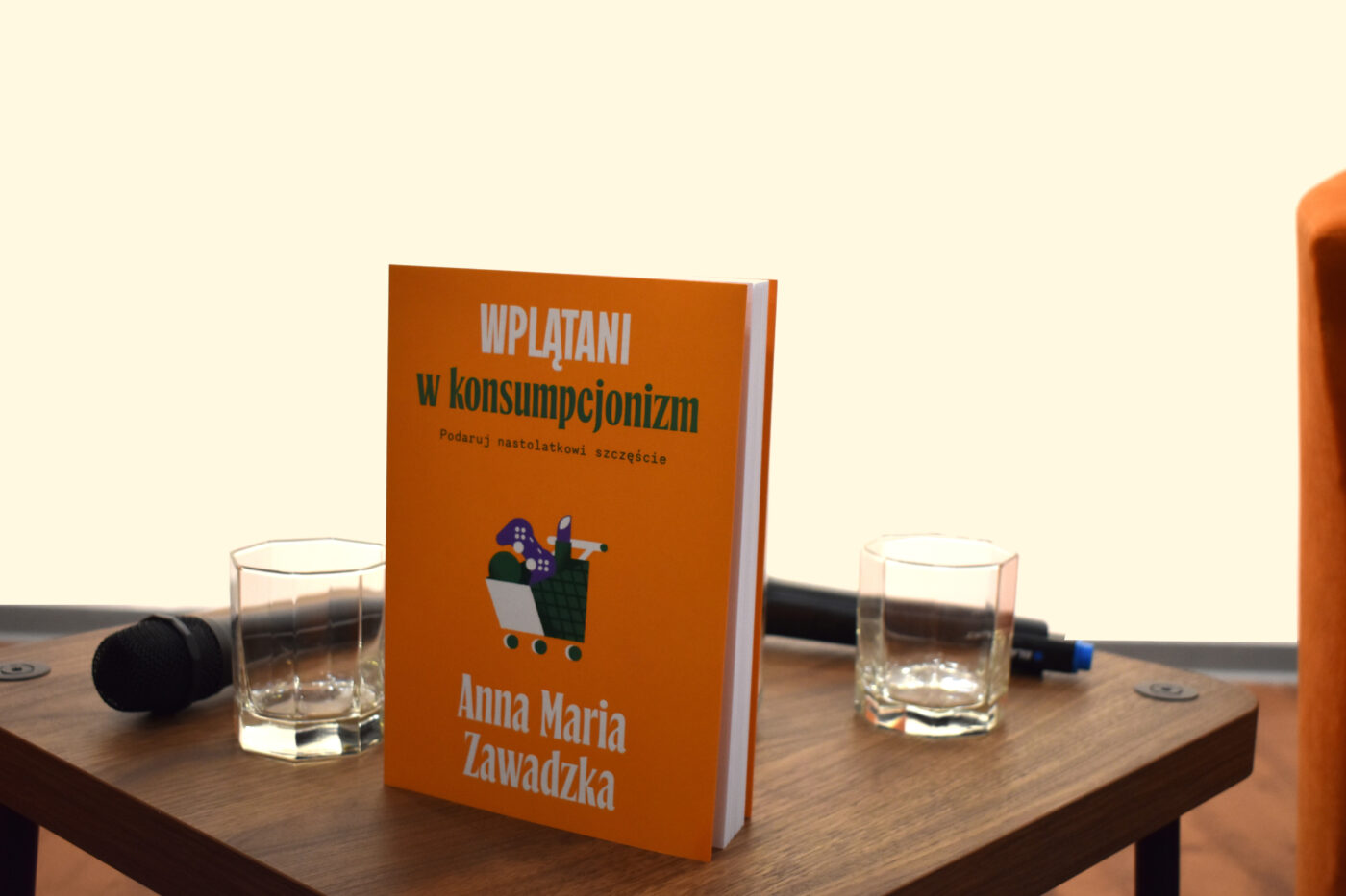 Kup, a staniesz się kimś? (Fot. Patrycja Laskowska/Oddział Promocji BUG). Kup, a staniesz się kimś? (Fot. Patrycja Laskowska/Oddział Promocji BUG).