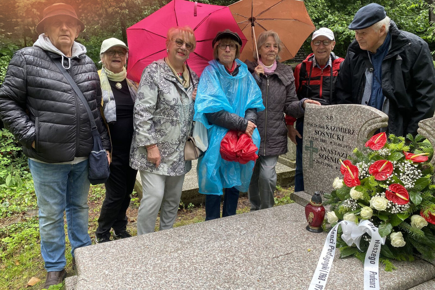 Od lewej: Andrzej C. Leszczyński, Celina Janczy-Murawska, Barbara Mielnik-Panow, Zofia Błachnio-Gorczyńska, Wanda Bartz-Hamryszak, Aleksander Baranow, Wacław Bielecki (Fot. archiwum prywatne).