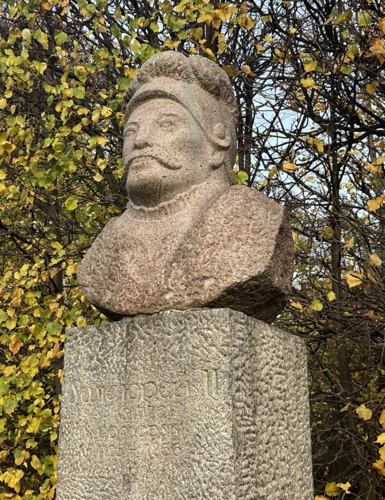 Rzeźba Alfonsa Łosowskiego "Świętopełk" (Park Oliwski), Fot. Magdalena Horodecka