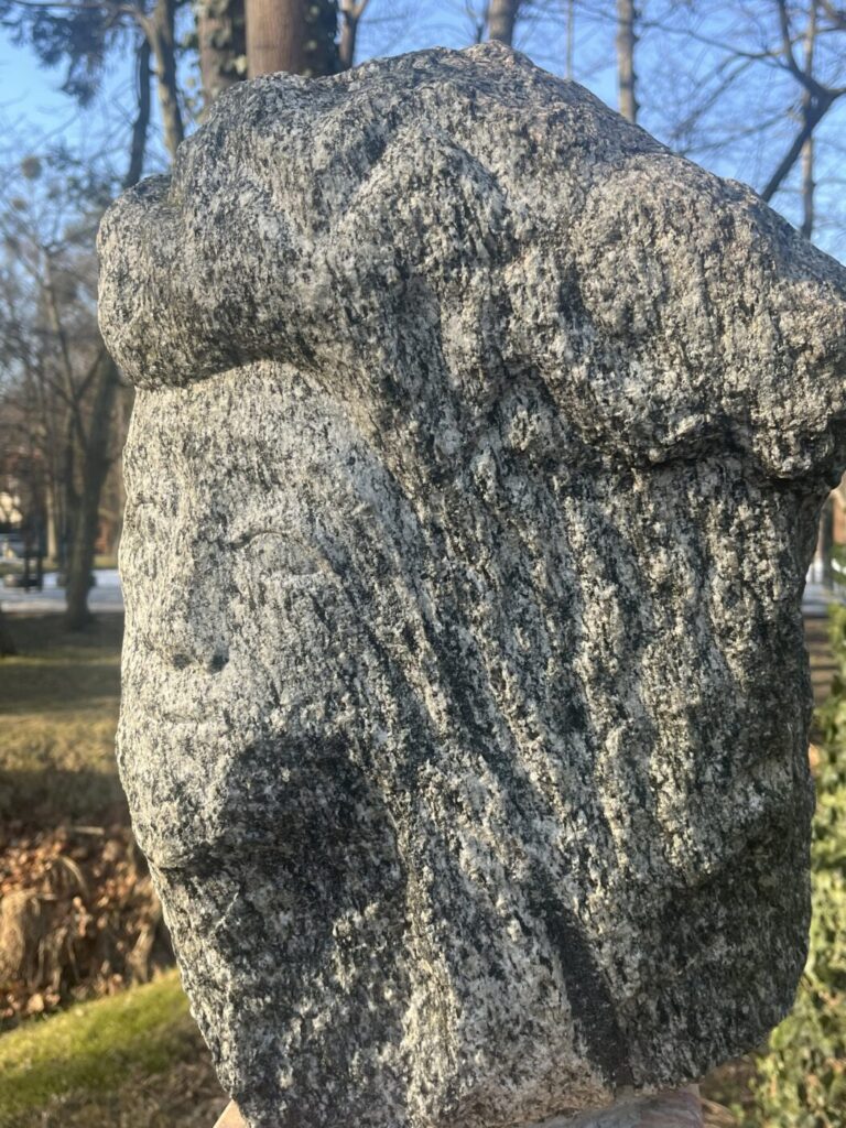 Rzeźba Alfonsa Łosowskiego "Głowa Ukrzyżowanego" (Park Północny w Sopocie), Fot. Magdalena Horodecka