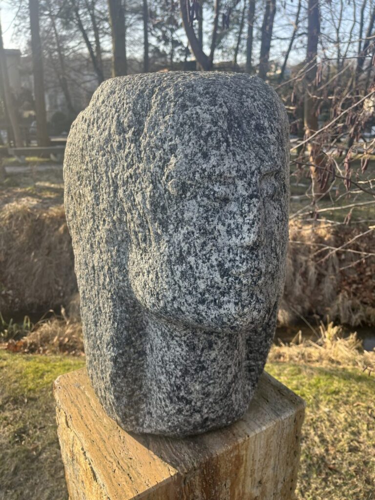 Rzeźba Alfonsa Łosowskiego "Portret uczonej" (Park Północny w Sopocie), Fot. Magdalena Horodecka