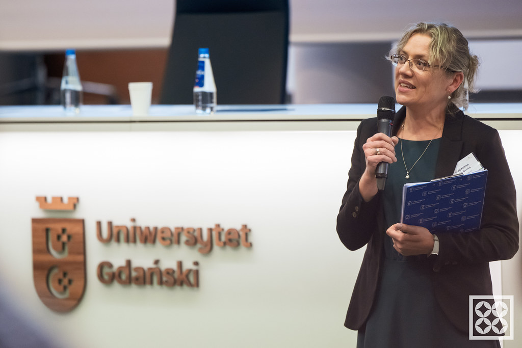 Profesor Magdalena Horodecka  
w czasie konferencji 
„(Post)zależnościowe rezyliencje”
Fot. Michał Biliński/Nadbałtyckie  
Centrum Kultury